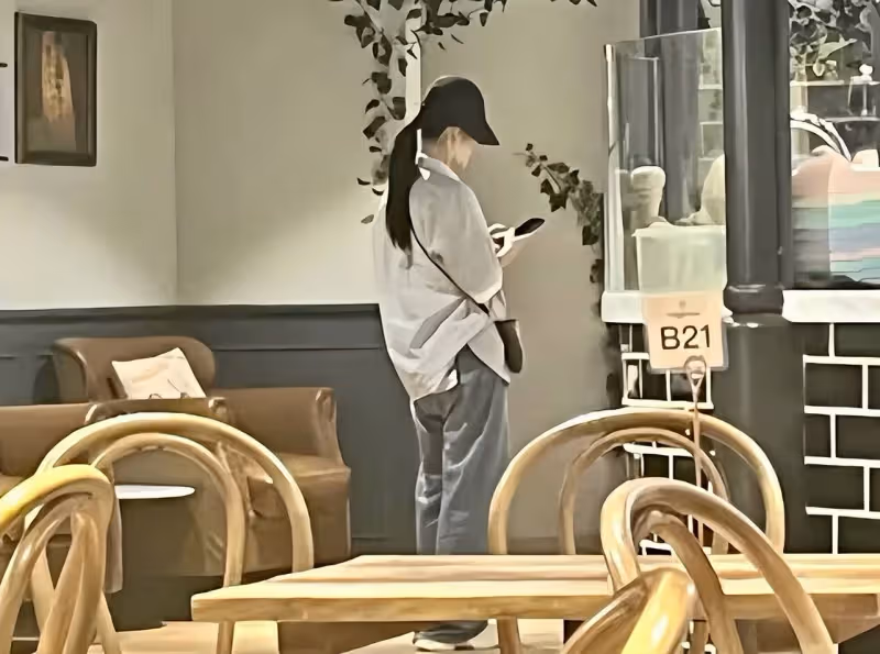 謝娜夫婦攜幼女上早教,2歲「小咘芽」接受英式教育,一節課400塊
