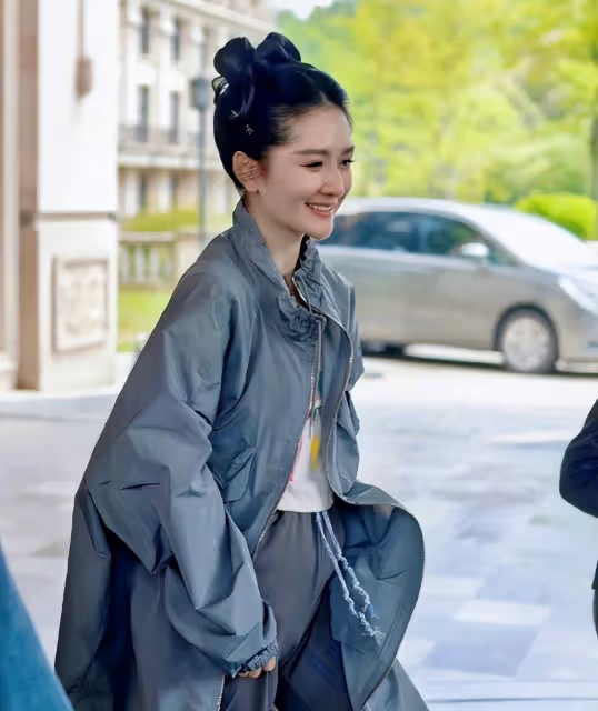 謝娜夫婦攜幼女上早教，2歲「小咘芽」接受英式教育，一節課400塊