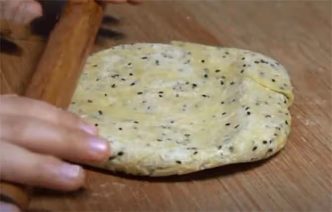 香酥小麻花學會這樣做,個個酥脆鮮香,手法簡單,一看就會