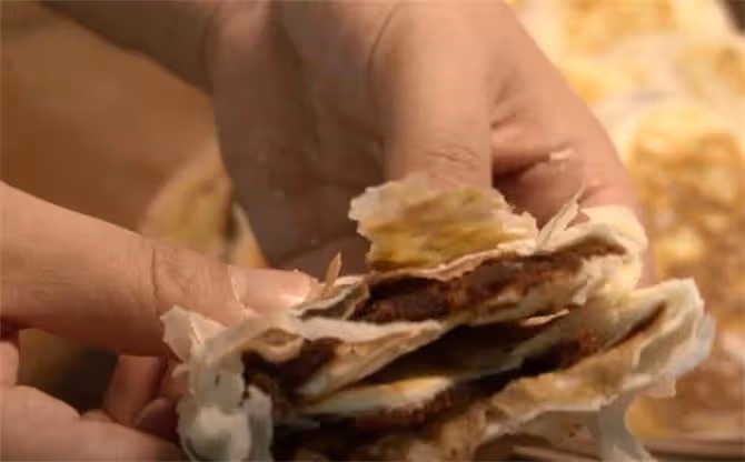 酥皮豆沙餅,外面5塊錢一個,掌握這個秘訣,保證比買的還好吃