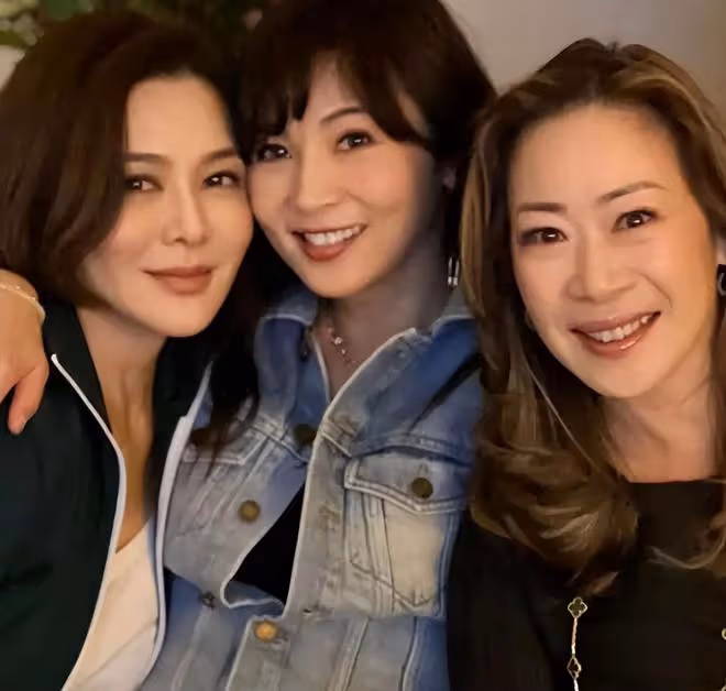 關之琳生活聚會照公開,一群姐妹都很會保養,名媛邱李茂琪露面