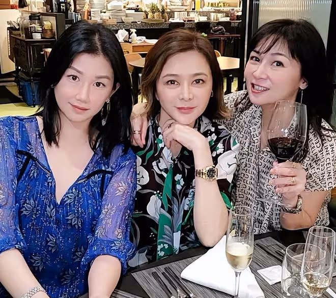 關之琳生活聚會照公開,一群姐妹都很會保養,名媛邱李茂琪露面