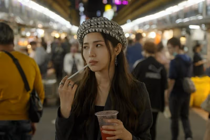 5年沒戲拍!28歲本土劇女星零偽裝「現身街頭賣唱」,曾苦無收入「如今月賺30萬」只為1目標