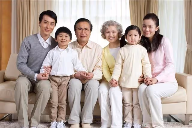 當你老了,躺在病床上就會明白:這世上最親的,只有這三個人!