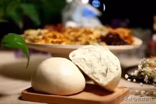 母親節當天,兒子請我和親家母吃飯,看到那一桌菜時,我明白了