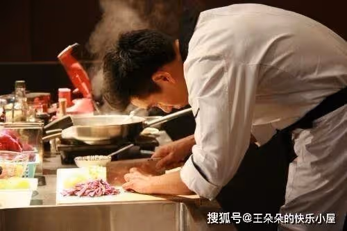放暑假前夫來接女兒!我提前下班「一把推開門」 廚房裡看見的一幕「讓我決定復婚」
