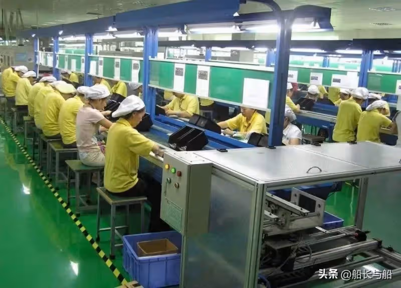 1年多沒回娘家!遠嫁女兒「郵寄回一件衣服」老父捨不得穿 3個月後「打開一看」立刻報了警