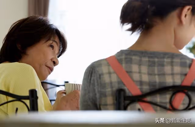 我坐三個小時車去給孫子過生日,進門看到飯菜後愣了,摔門就走!