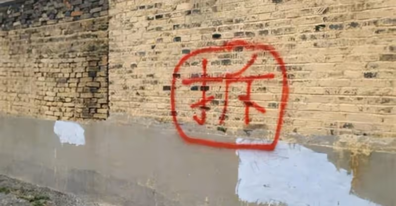 家裡拆遷想給女兒一套房，以為兒子會拒絕，他一番話讓我紅了眼眶