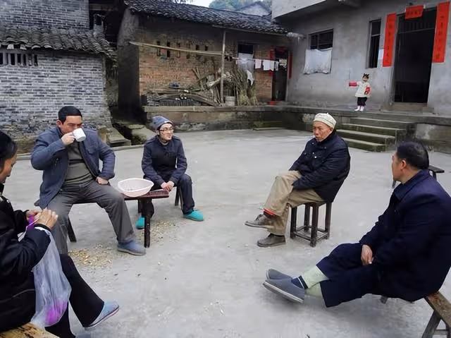家裡拆遷想給女兒一套房,以為兒子會拒絕,他一番話讓我紅了眼眶