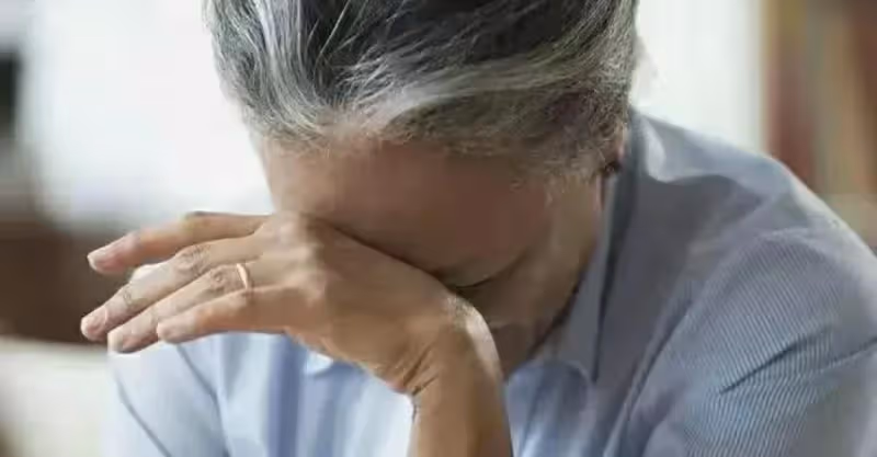 大媽揣80萬去兒子家住一周，7天吃鹹菜，孫子：等你走了吃煎牛排