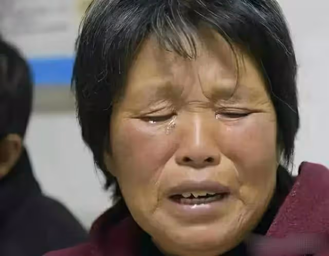 大媽揣80萬去兒子家住一周，7天吃鹹菜，孫子：等你走了吃煎牛排