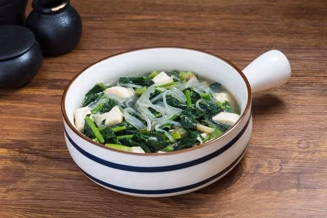 大媽揣80萬去兒子家住一周，7天吃鹹菜，孫子：等你走了吃煎牛排
