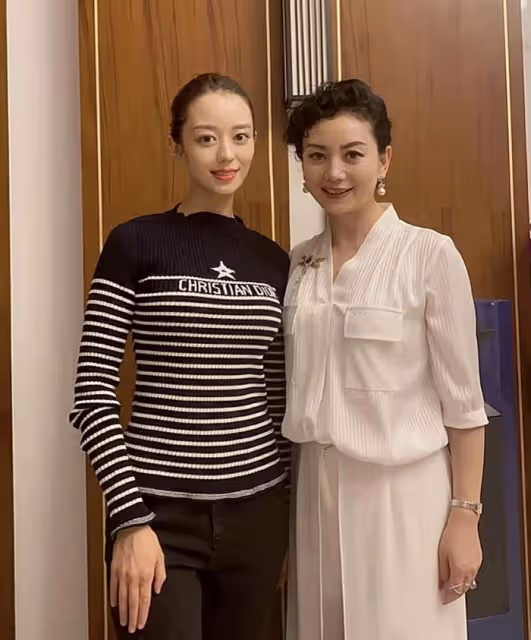 郎朗曬全家福慶40歲生日，與德國岳父罕見同框，2歲兒子長得好高