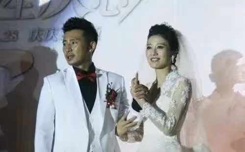哈文母女回國與李詠老搭檔聚會!法圖麥美艷高挑似爸,或打算出道