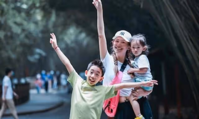 熱議!港知名女星兒子留長發被質疑當女兒養,霸氣回應:這很正常