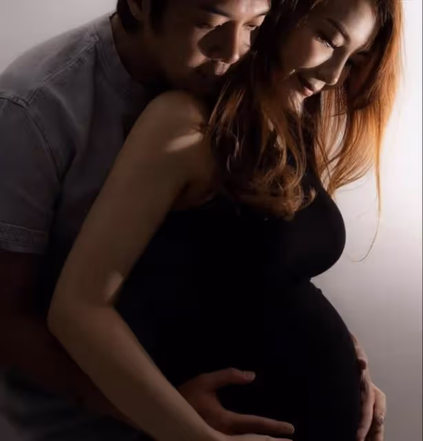 恭喜！香港知名女星挺大肚獲男友驚喜求婚，未婚先孕六個多月