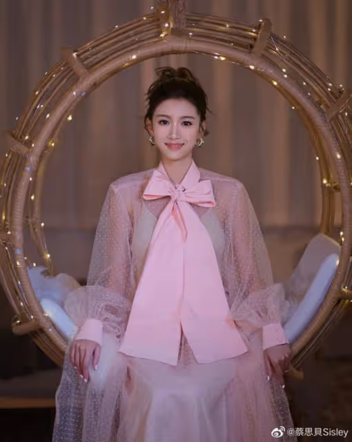 擔心！TVB視後現身葬禮腿上現大片淤青，曾與人夫傳緋聞口碑下滑