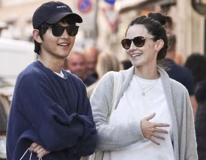 宋仲基曬兒子照片,遭韓國網友吐槽,結婚5個月就當爸,也太快了