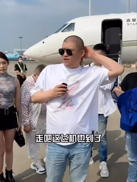 二驢:高調炫富被多部門聯合封殺,發視頻霸氣喊話,無所謂已賺夠