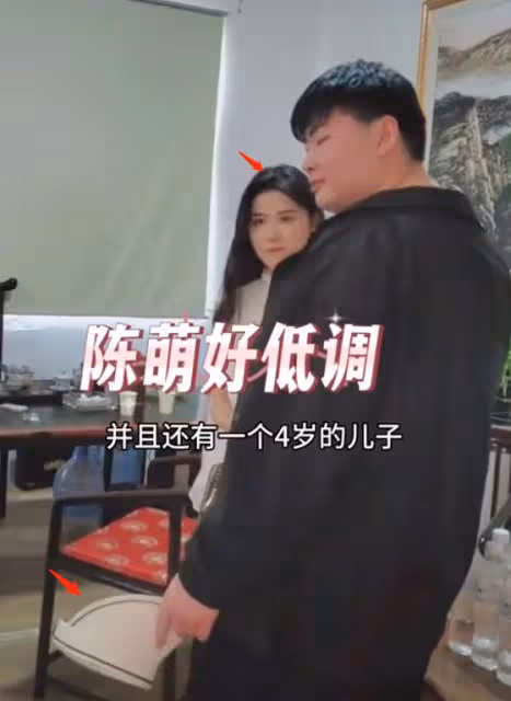 陳萌朱小偉：同框力破婚變傳聞，拎百元包眼神閃躲，更多細節被扒