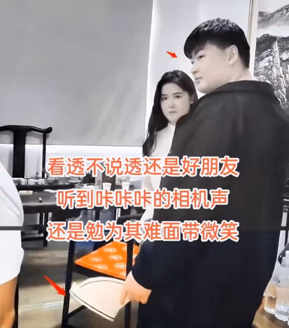 陳萌朱小偉:同框力破婚變傳聞,拎百元包眼神閃躲,更多細節被扒