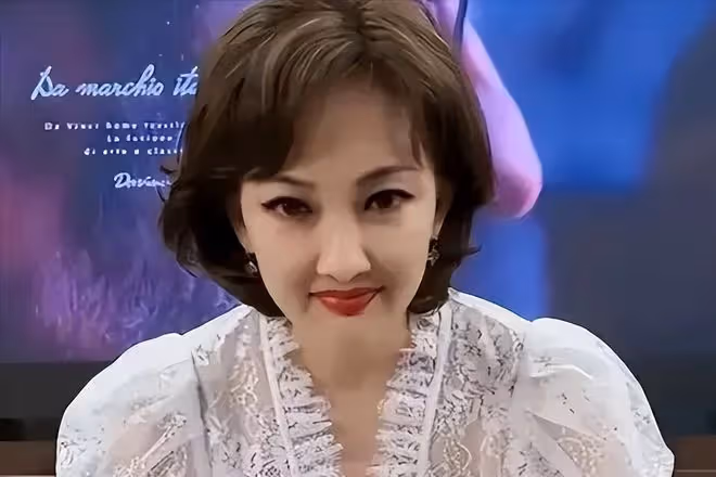 一陣沒見又變了模樣,牛莉臉再崩,面部僵鼻子假難認出,這是咋了