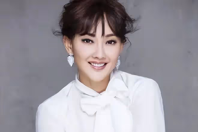 一陣沒見又變了模樣,牛莉臉再崩,面部僵鼻子假難認出,這是咋了