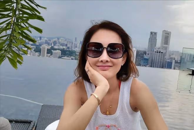 一陣沒見又變了模樣，牛莉臉再崩，面部僵鼻子假難認出，這是咋了
