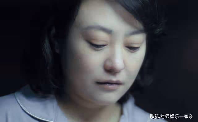 《熟年》面容憔悴,身材臃腫的郝蕾,憑藉氣質還原了中年女性的美