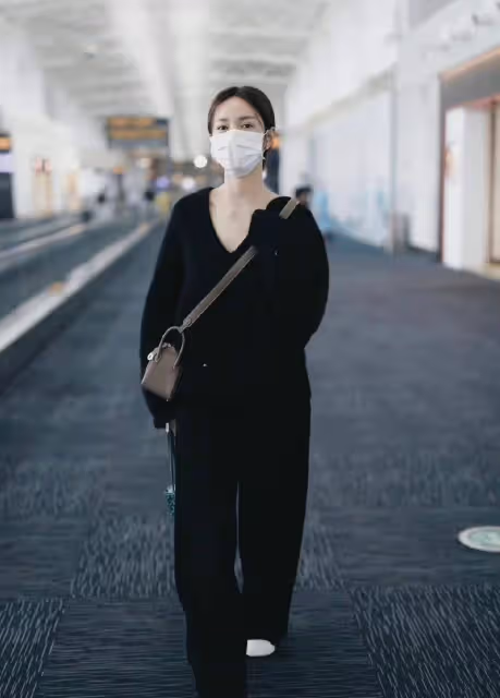 沈夢辰才是我們學習穿搭的好榜樣,日常私服不拿架子,有品有范