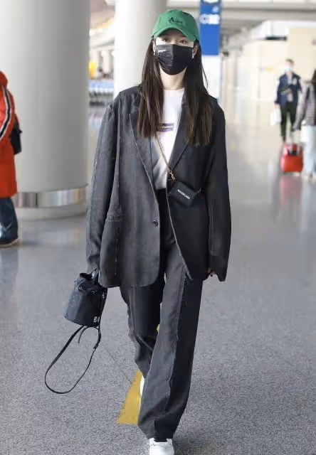 沈夢辰才是我們學習穿搭的好榜樣,日常私服不拿架子,有品有范