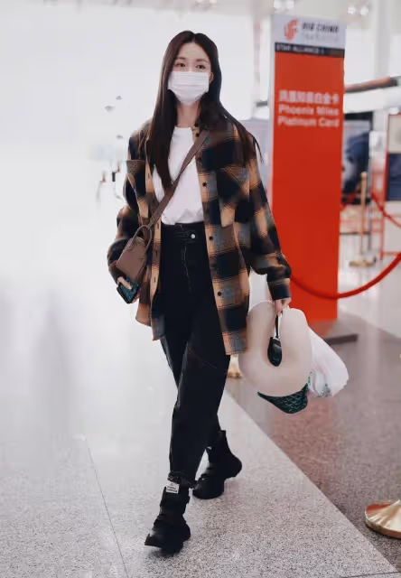 沈夢辰才是我們學習穿搭的好榜樣,日常私服不拿架子,有品有范