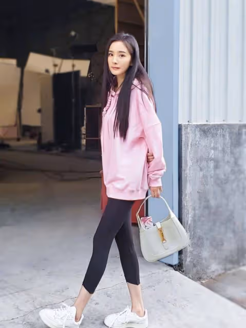 有一種私服叫姐姐「露腳踝」,腿型又細又長,配各種單品不出錯