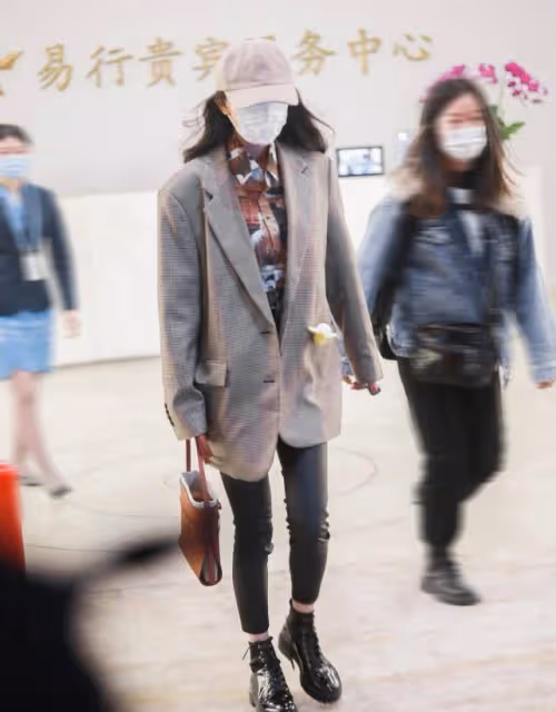 有一種私服叫姐姐「露腳踝」,腿型又細又長,配各種單品不出錯