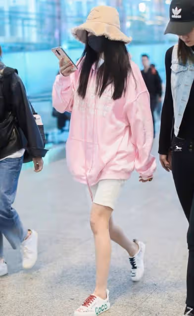 有一種私服叫姐姐「露腳踝」,腿型又細又長,配各種單品不出錯