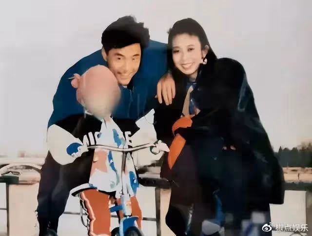 64歲老戲骨官宣離婚！沒緋聞、沒劈腿，為何妻子執意要離開呢？