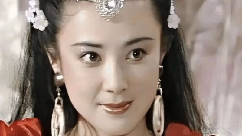 身價上億，26歲爆紅、52歲成階下囚，「最美妲己」現狀出人意料