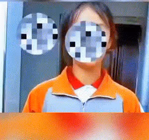 憤怒！山西襄垣縣女生被輪流扇耳光，女孩嘴角流血，還全程賠笑