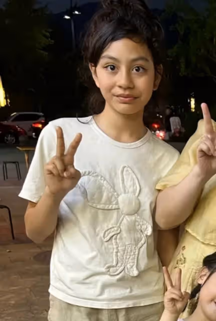 劉燁兒女被偶遇,13歲諾一顏值下滑、發福明顯,11歲霓娜變漂亮