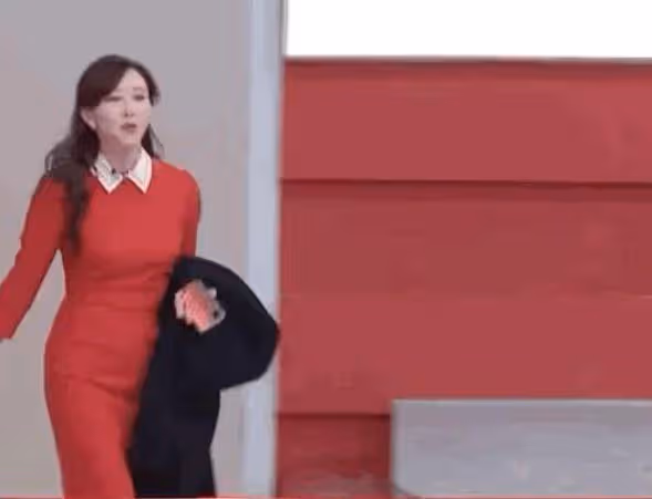 這兩個姐姐擁有相似的背景,國民度也相差無幾,可地位天差地別