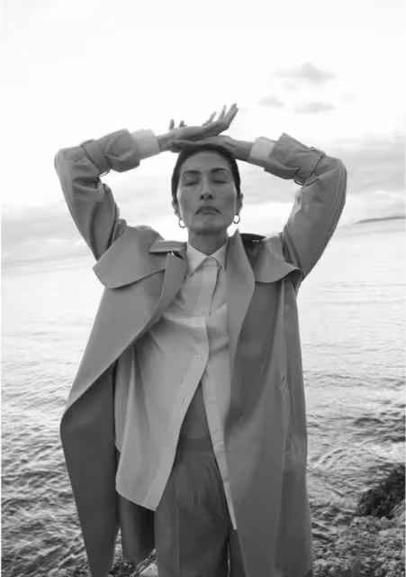 她在50歲時以超模身份出道,紀梵希家唯一的華人兒媳,厲害了