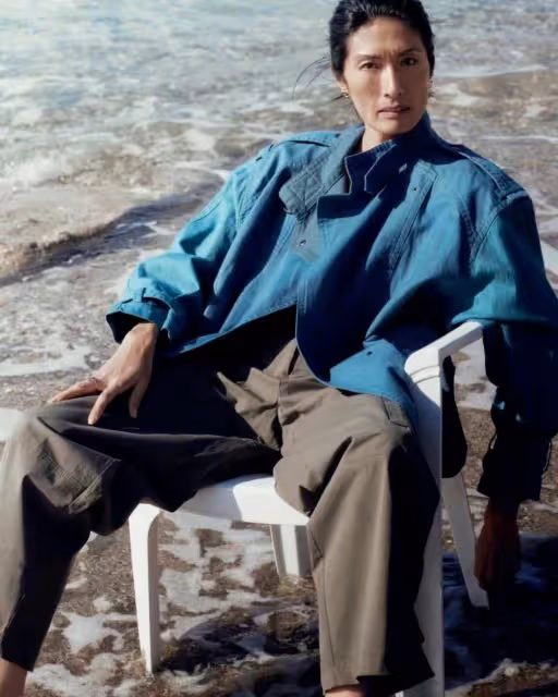 她在50歲時以超模身份出道,紀梵希家唯一的華人兒媳,厲害了