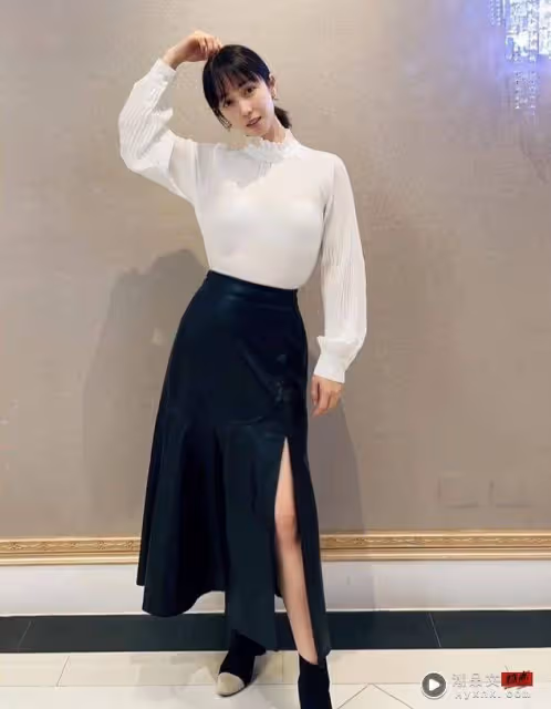 小薰破尺度深V解放!雙手一攤險「掉出來」激辣海波 女星怒喊:幹什麼