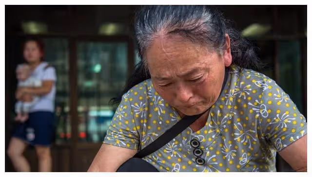 父親要我娶醜矮女人,結婚之後我外出五年未歸,再次踏進家我熱淚盈眶!