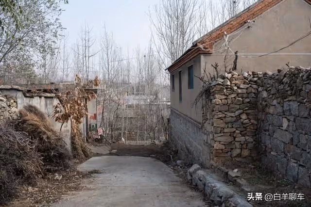 我同學父母早逝，從小吃住在我家，在青島買房後我去暫住，友情盡