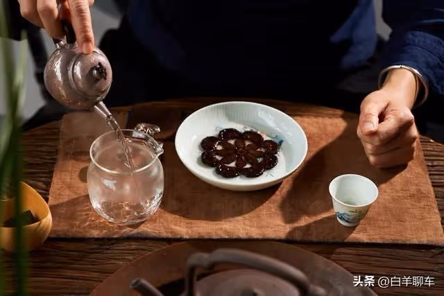 堂哥借給我30萬急用,還錢時為利息撕破臉!堂嫂一句話讓親情破裂