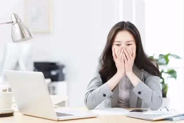 同事蹭了我一年的車,一場暴風雨讓我看清她的嘴臉,我決定反擊
