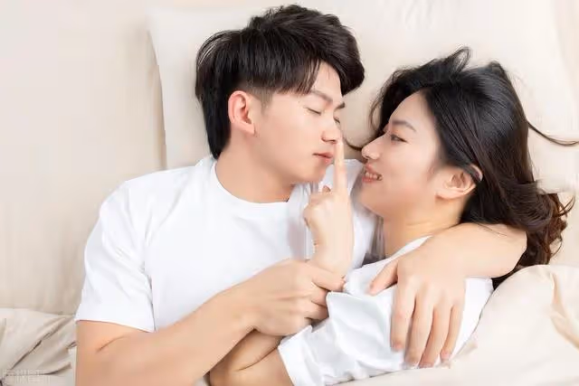 結婚第二天,婆婆要我上交50萬嫁妝,老公一段話,婆婆灰溜溜走了