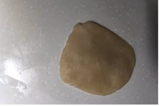 超市裡買的的蛋黃酥做法原來這麼簡單,自己在家也可以做